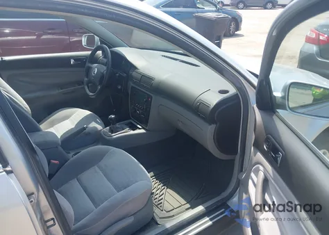 2002 Volkswagen Passat Gls from USA, damaged, VIN WVWPD63B32P446818